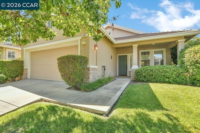 Photo - 567 Quindell Way