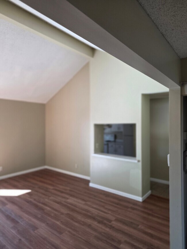 Photo - 1611 Lyndhurst Dr Unit F