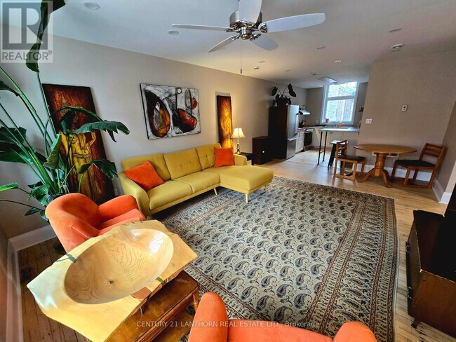 Photo - 266 Front St