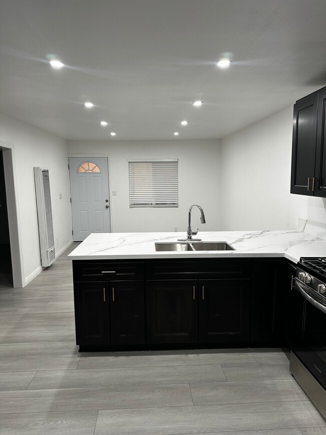 2560 E Madison St Unit 2560
