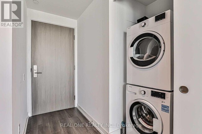 Photo - 161 Roehampton Ave Unité 1104