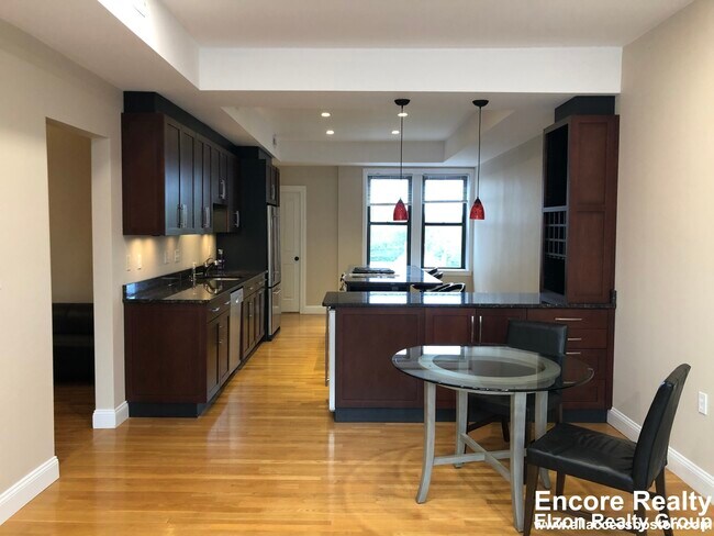 Photo - 2021 Commonwealth Ave Unit D