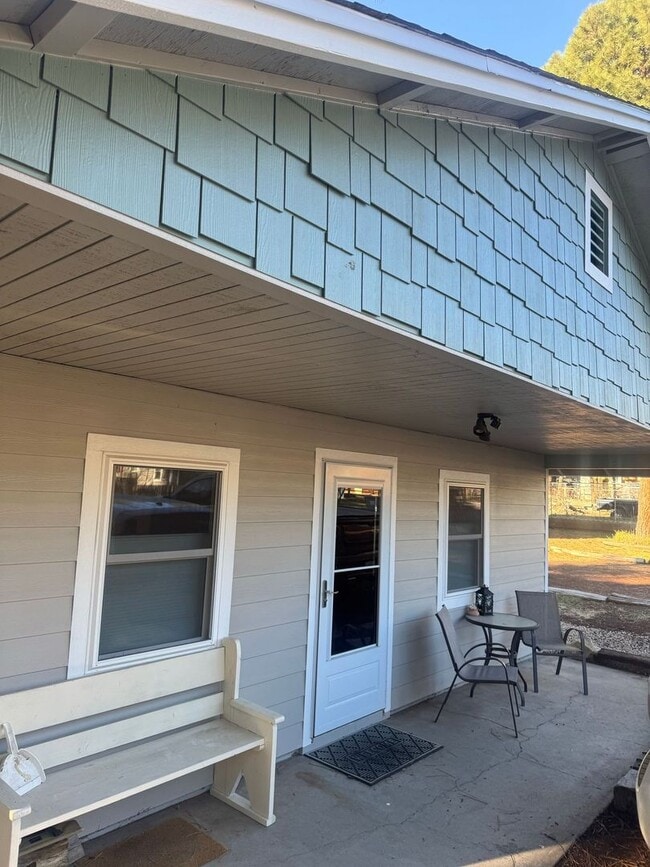 Building Photo - Cozy 2-Bedroom Home in Mountainaire | Backyard + Washer & Dryer