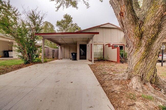 Photo - 2 bed/ 1 bath Located Next to Major Highways!