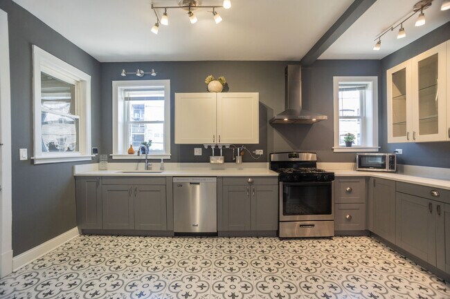 Photo - 2037 W Estes Ave Unit 2