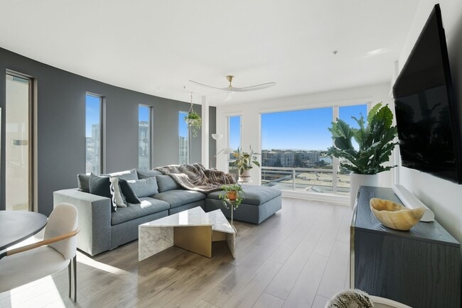 Building Photo - 200 2nd St Unit 404