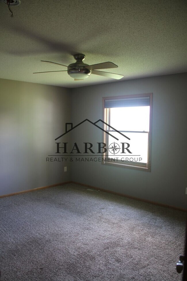 Photo - 4874 Opal Ln NW