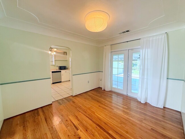Photo - 3021 Oleander Ave