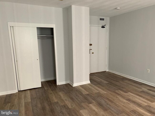 Building Photo - 135 S 19th St Unit 1213