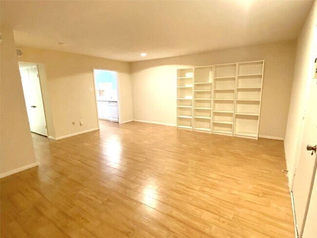 Photo - 7575 Katy Fwy Unidad True