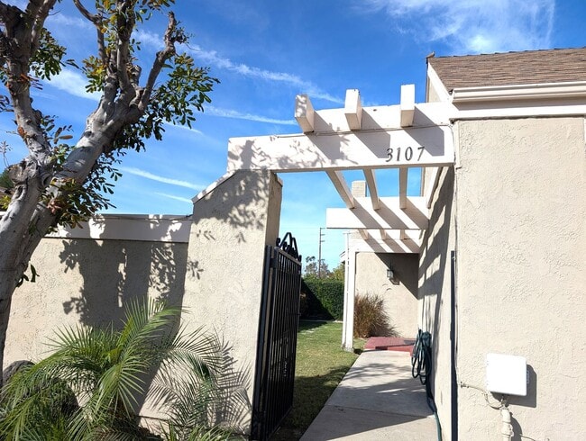 Building Photo - 2 Stories SFR - 4 Bedrooms + 2 Baths.  AVAILABLE NOW!
