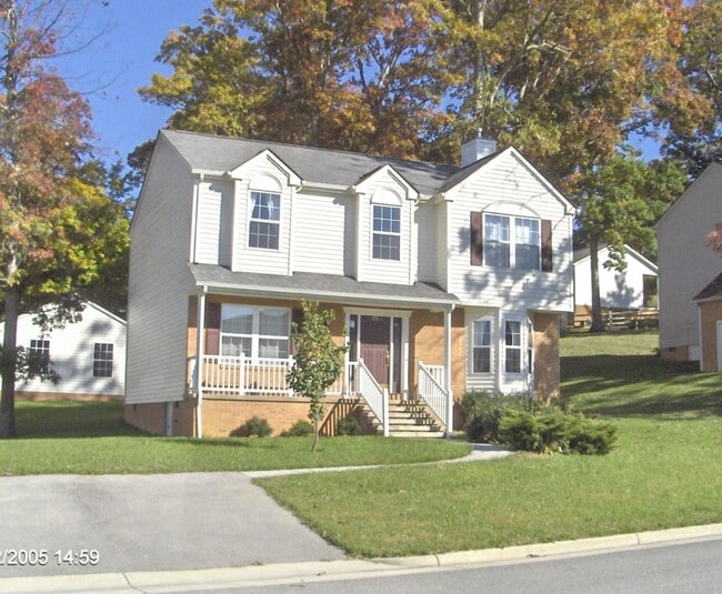 Building Photo - 3 Bedroom 2.5 Bath House