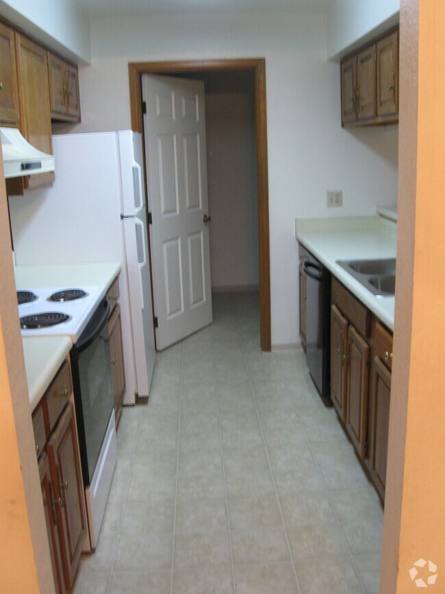 Building Photo - Cambridge Commons - 3 Bedroom - 2 Bathroom... Unit 203 Rental