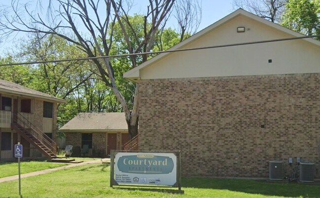 Photo - 812 E Palestine St