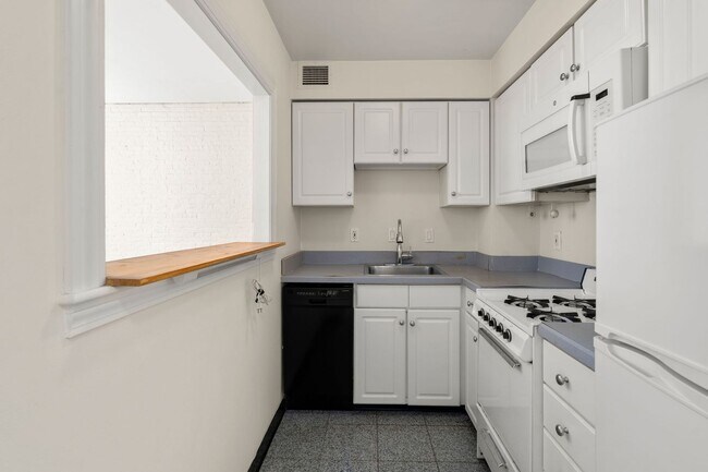 Photo - Beacon Hill 1 bed in elevator building