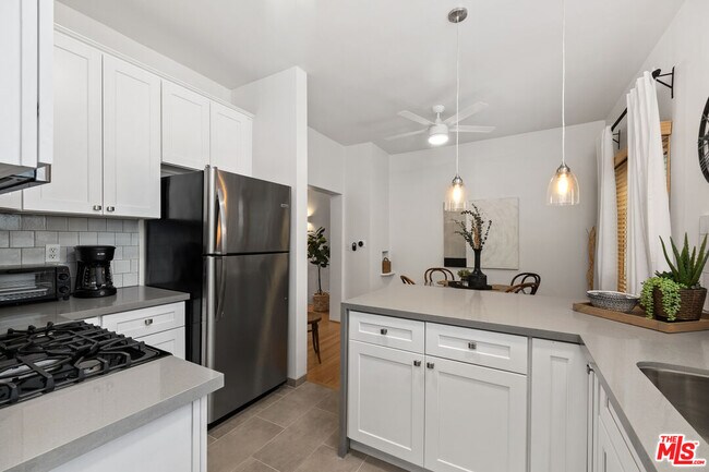 Photo - 466 N Harper Ave