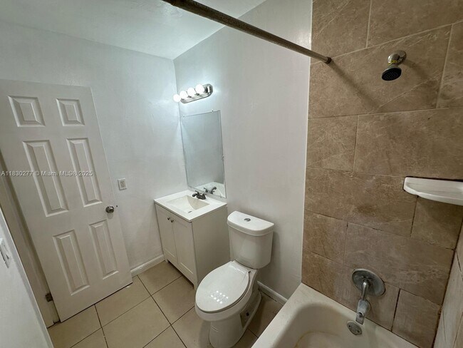 Photo - 214 SE 8th St Unit 5