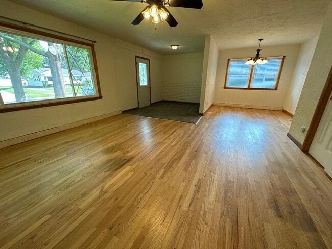 Photo - 3725 Sussex Ln