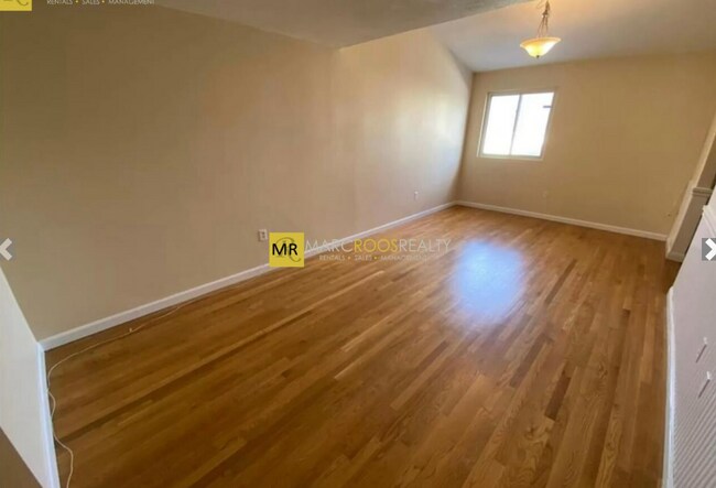 Photo - 369 Dorchester St