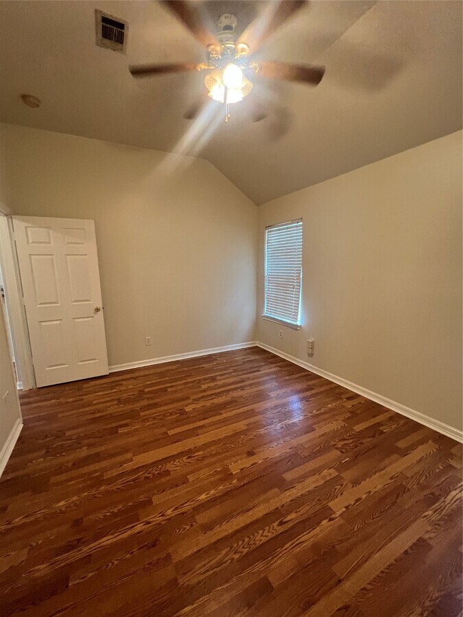 Photo - 6619 Paris St