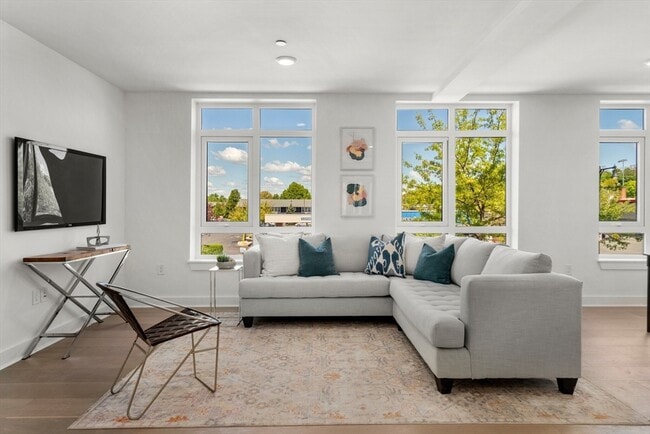 Photo - 917 Bennington St Unit 301