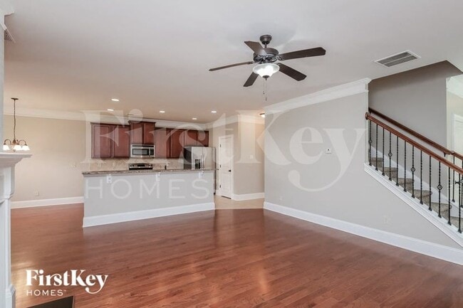 Photo - 621 Summerstone Ln