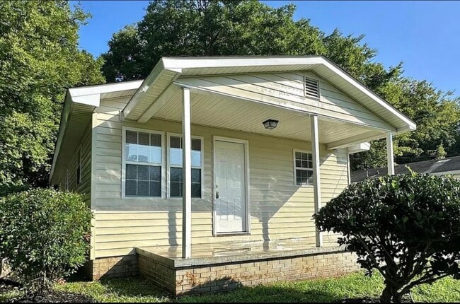 Building Photo - 136 Melba Ave SW