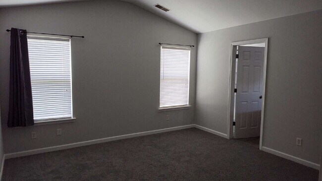 166 Lakepointe Dr
