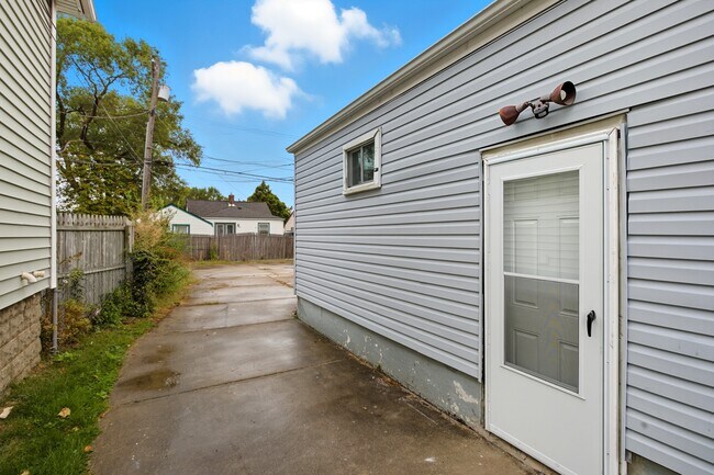 Photo - 344 Chestnut Ave