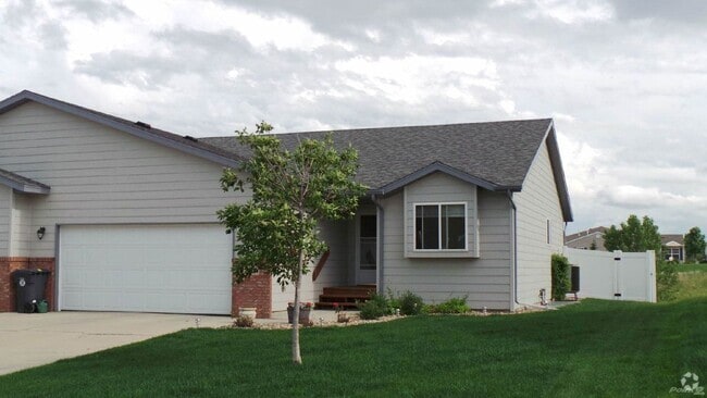 Building Photo - SPACIOUS | 3 BEDROOM | TOWNHOME | LOCATED ...