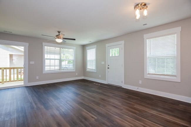 Photo - 607 N Scruggs St