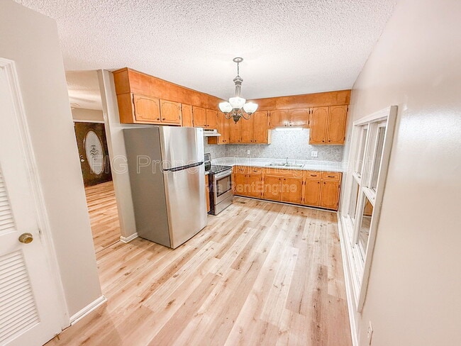 Photo - 811 Castleview Cir