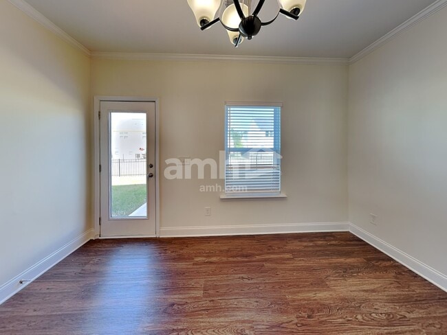 Photo - 592 Woodall Rd