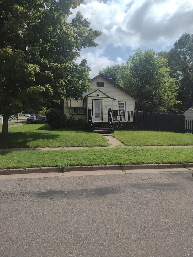 Building Photo - 3015 6th St Rental
