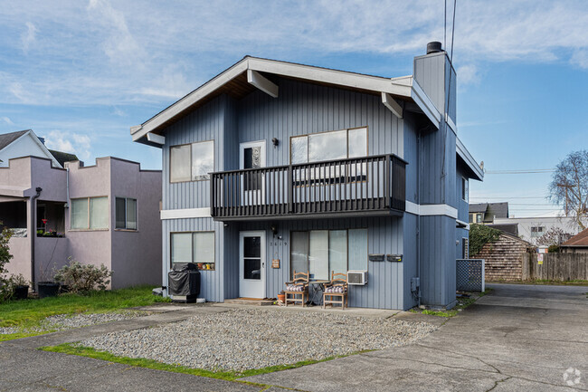 Building Photo - 2619 58th Ave SW Unit Upper Rental