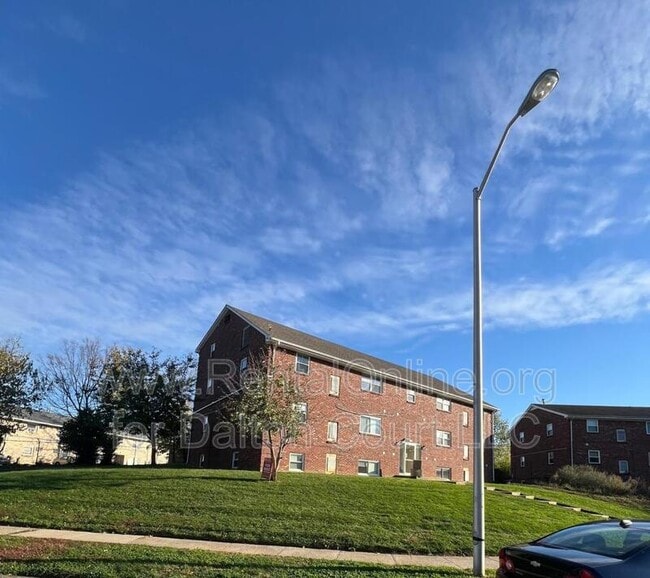Photo - Courtside Apartments