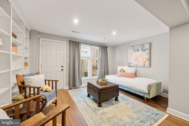 Photo - 5065 9th St S