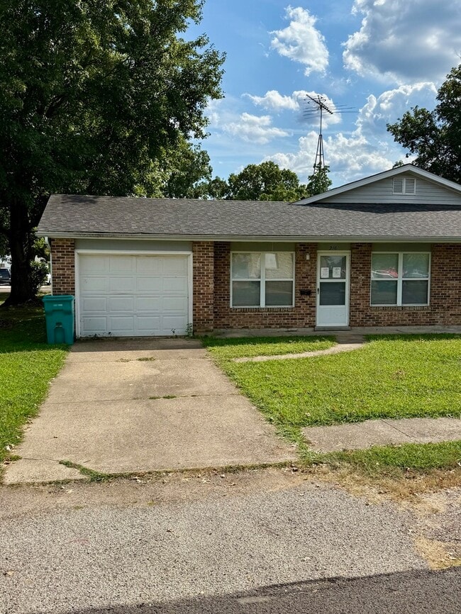 Building Photo - 216 John Chiles St Rental