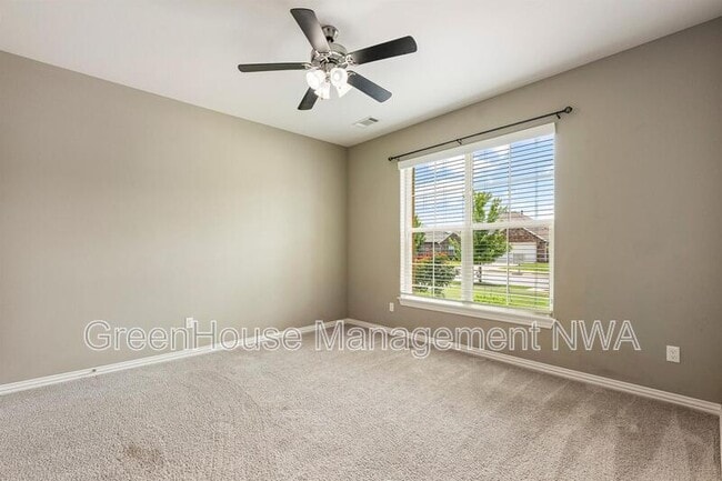 Photo - 3702 SW Mistletoe Ave