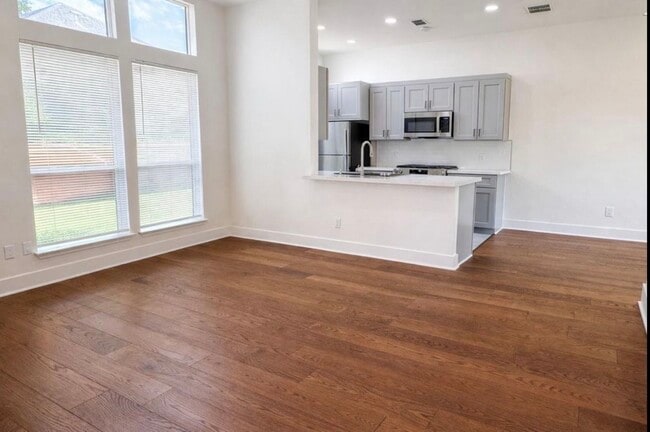 Photo - 6327 Southwood Ct N