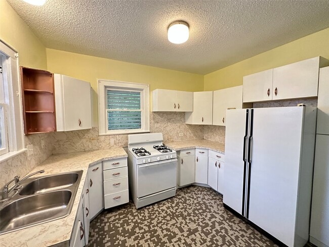 Photo - 3828 Avenue S 1/2