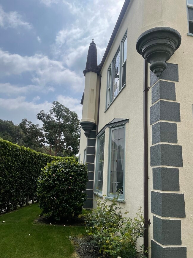 Photo - 5906 San Vicente Blvd Unit 5906 San Vicente Blvd up