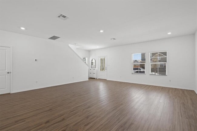 Photo - 1512 Weatherford Ln