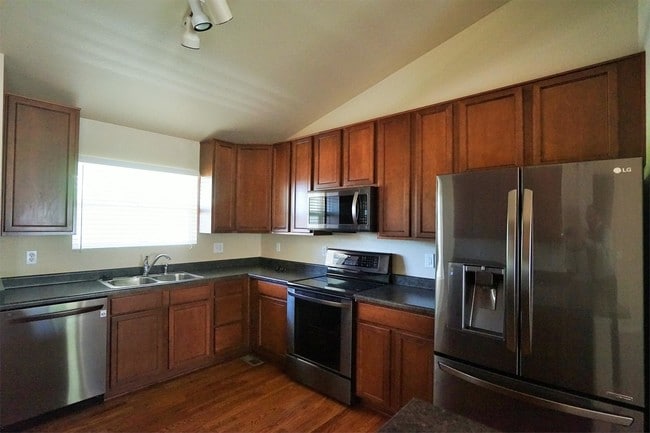 Photo - 7468 Skyline Way