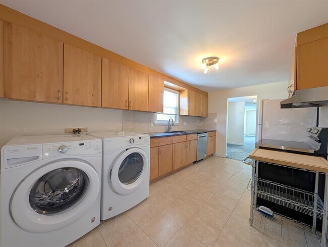 Building Photo - 7 Patrick St Unit 2