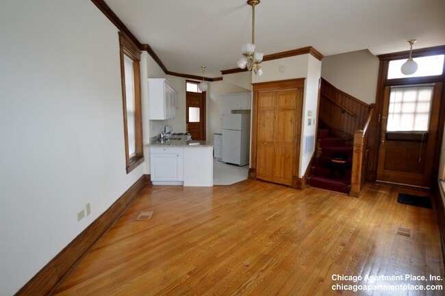 Photo - 2329 N Halsted St