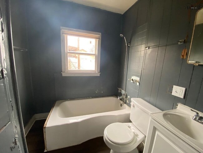 Photo - 2102 Jones St