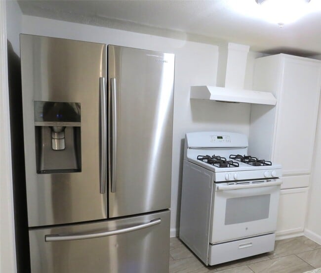 Photo - 8006 Avenue B