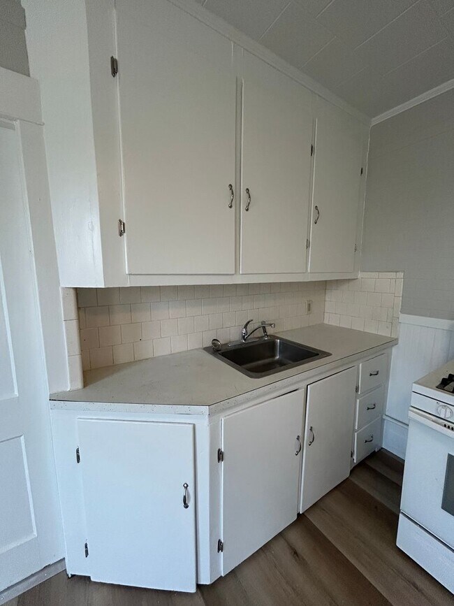Photo - Main Street (415) - S Unit 5