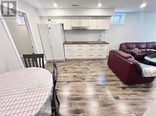 Photo - 18 Fountain Ct